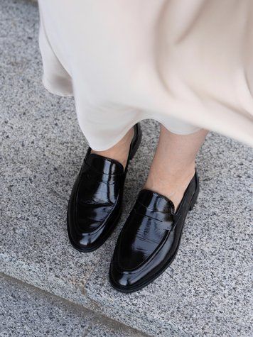 Лофери чорні лаковані Chic