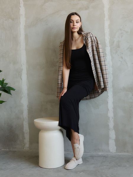 Beige suede loafers with drawstring