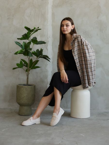 Beige suede loafers with drawstring